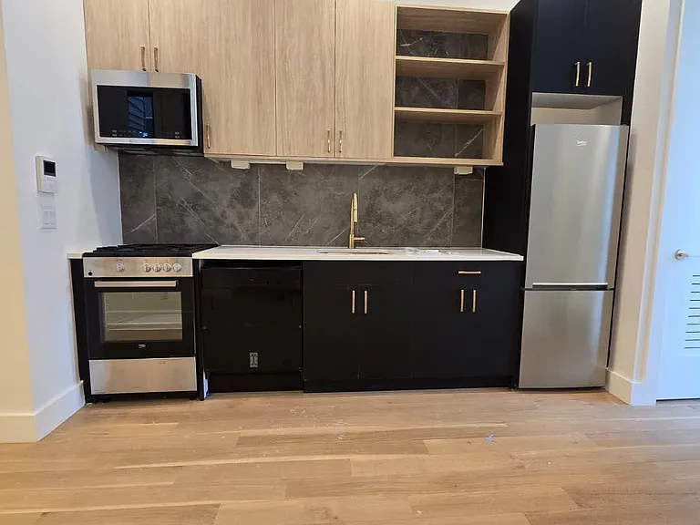 52 Grace St — Photo 1