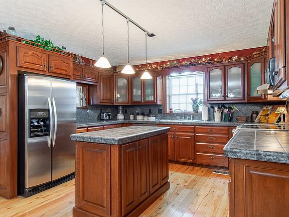 3rd image of 2310 Pleasant Hill Dr