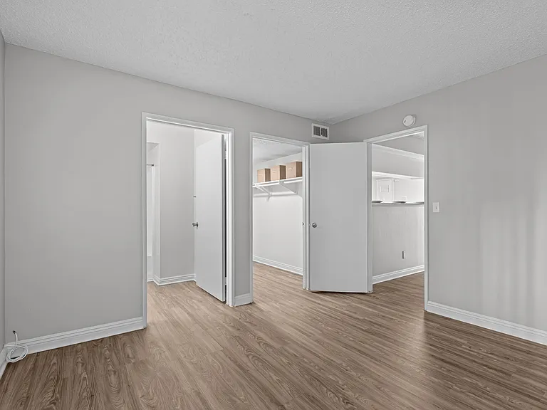 La Sierra Apartments — Photo 32