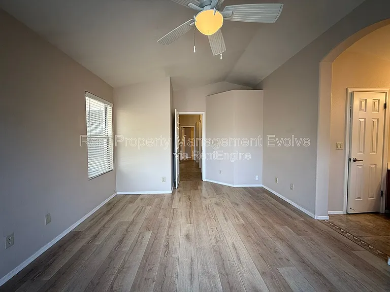 6814 W Louise Dr — Photo 13