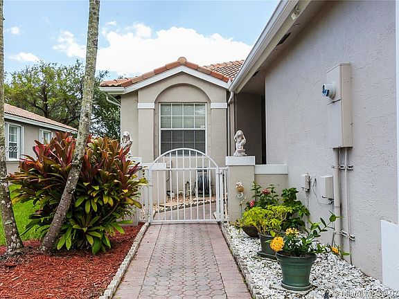2nd image of 7520 S Aragon Blvd Unit 1