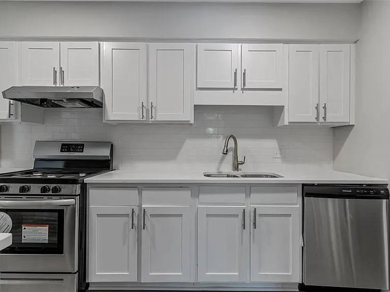 1701 Hawthorne Ave #12 — Photo 7