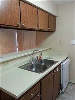 4th image of 2401 Sycamore Ave APT A4
