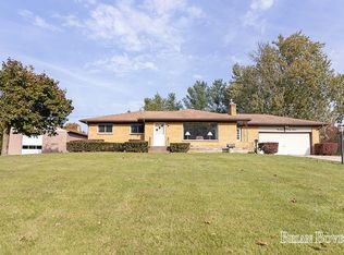 1927 Three Mile Rd NE, Grand Rapids, MI 49505