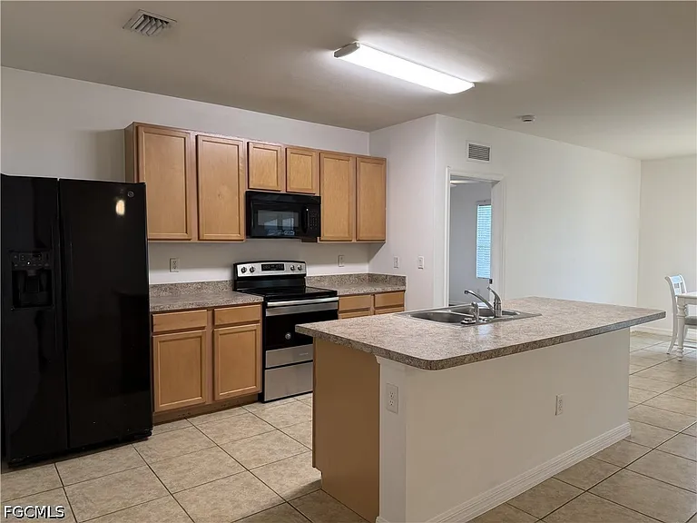 1741 SW 14th St — Photo 8