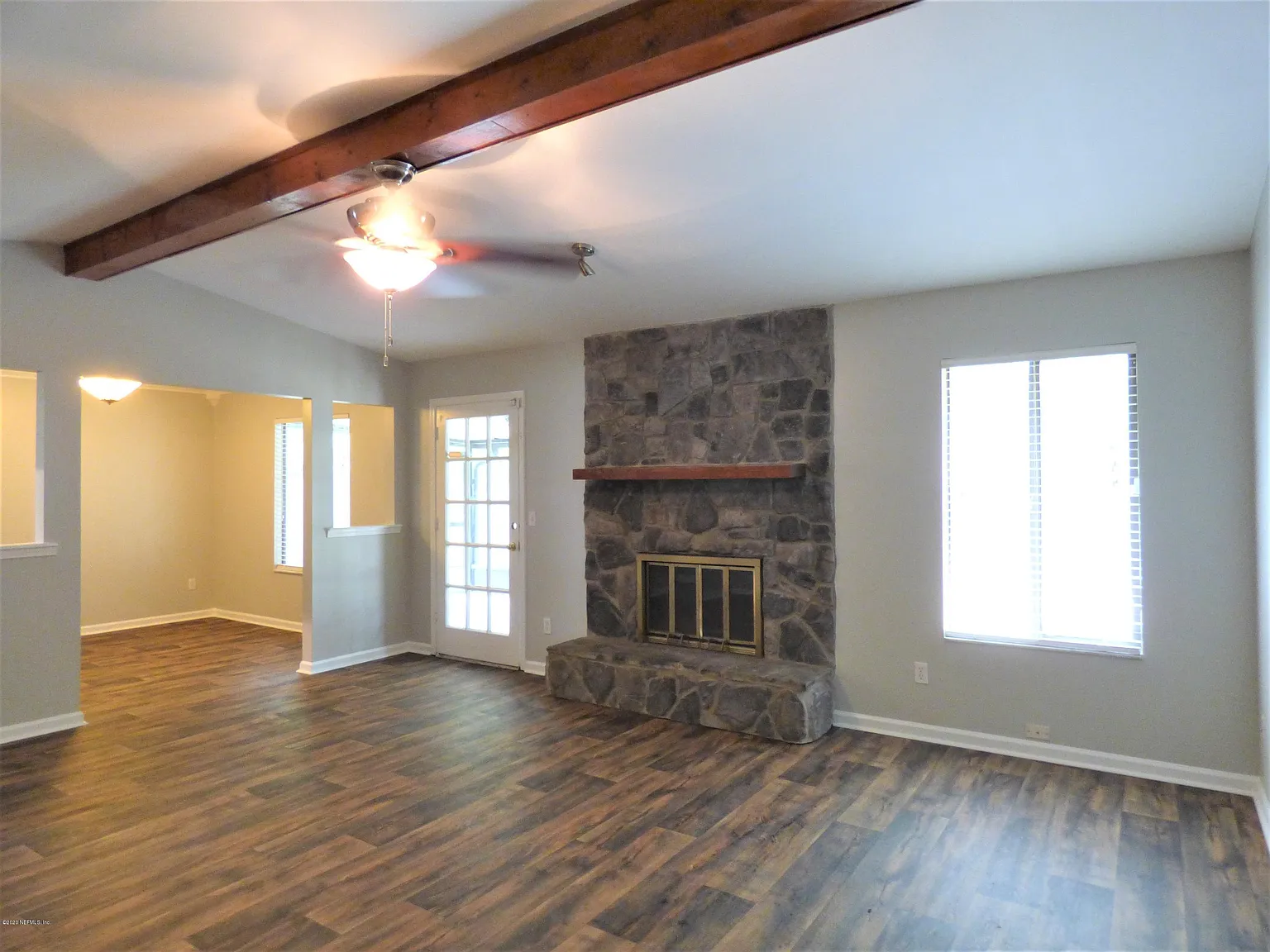 3 bed, 2.0 bath, 1436 sqft, $2,100 — Photo 3