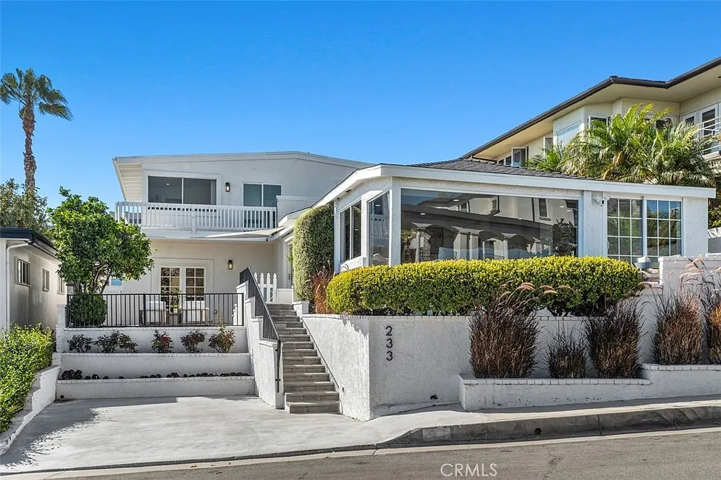 4 bed, 2400 sqft, $16,000 — Photo 2