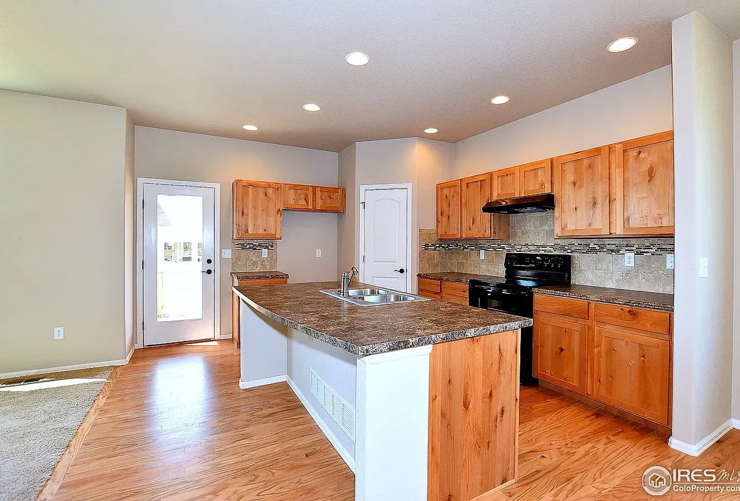 4 bed, 2334 sqft, $2,695 — Photo 2