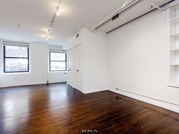 2nd image of 215 W 20th St Ste 5W
