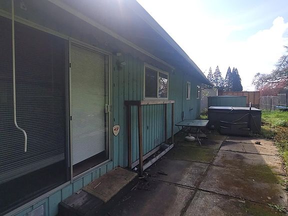3rd image of 1188 NE Lincoln St