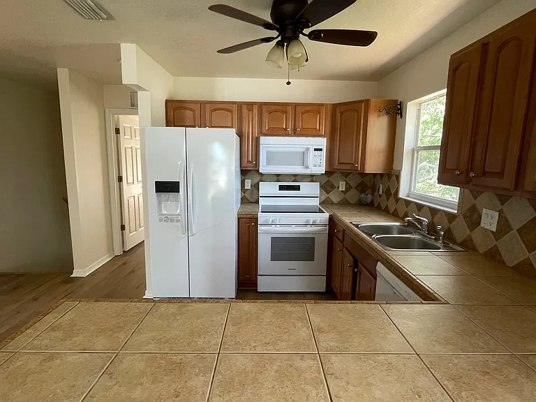 2015 Saint George Dr — Photo 5