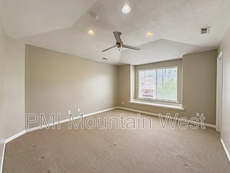 948 Chelsea Ln — Photo 25