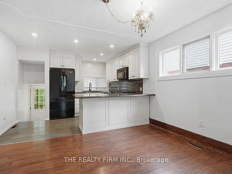 97 Springbank Dr — Photo 15
