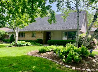 8900 N Tennyson Dr, Bayside, WI 53217