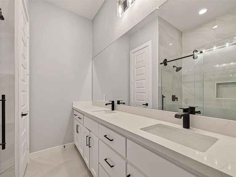 90 Burress St #A — Photo 41