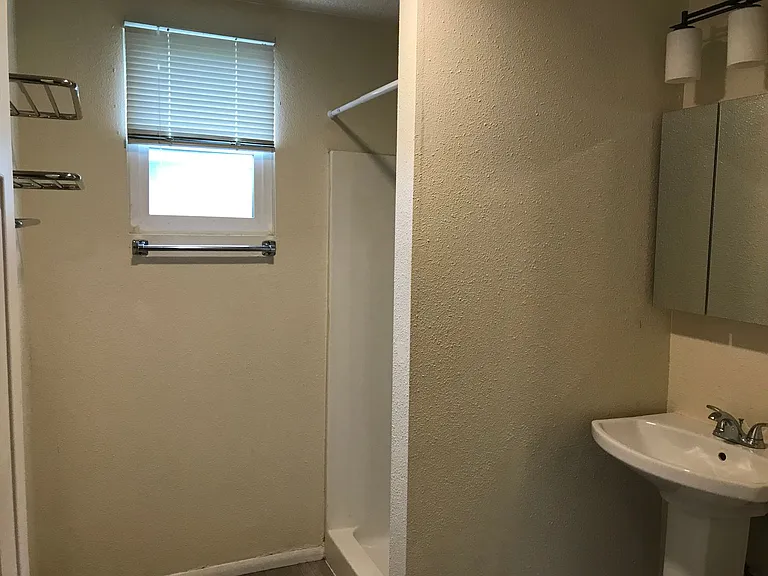 1087 E St — Photo 16