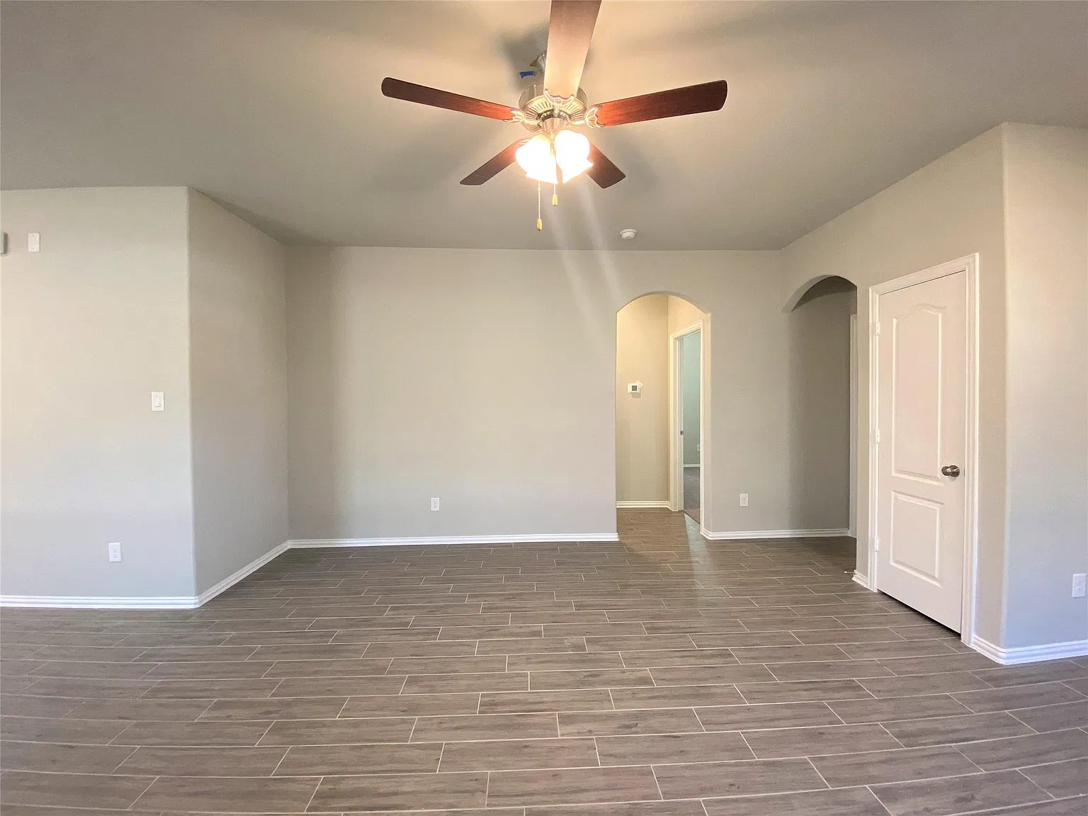 3 bed, 2.0 bath, 1349 sqft, $1,900 — Photo 4