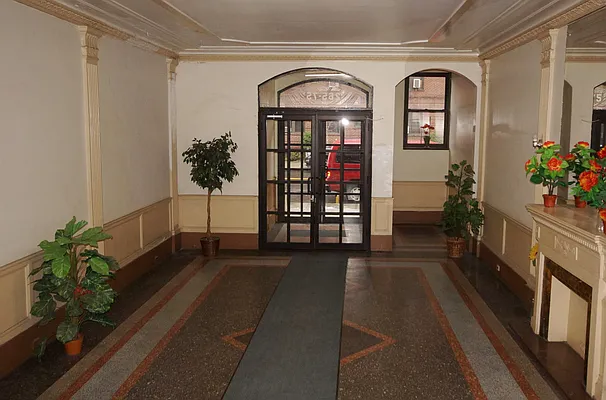 Rented by Norman Raindel, LREB | media 19