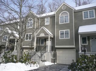 1802 Regent Dr, Mount Kisco, NY