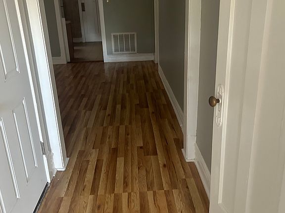 3rd image of 5116 N Avers Ave
