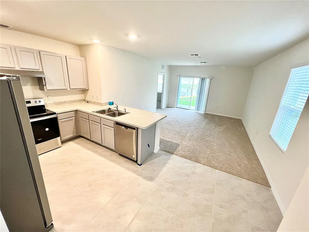 3 bed, 2.0 bath, 1516 sqft, $2,000 — Photo 4