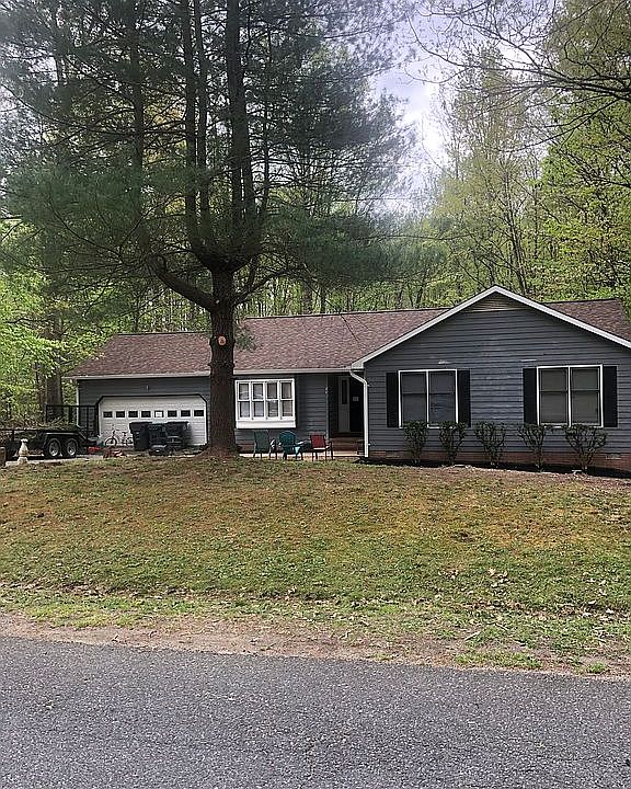 1st image of 136 Hamlin Dr