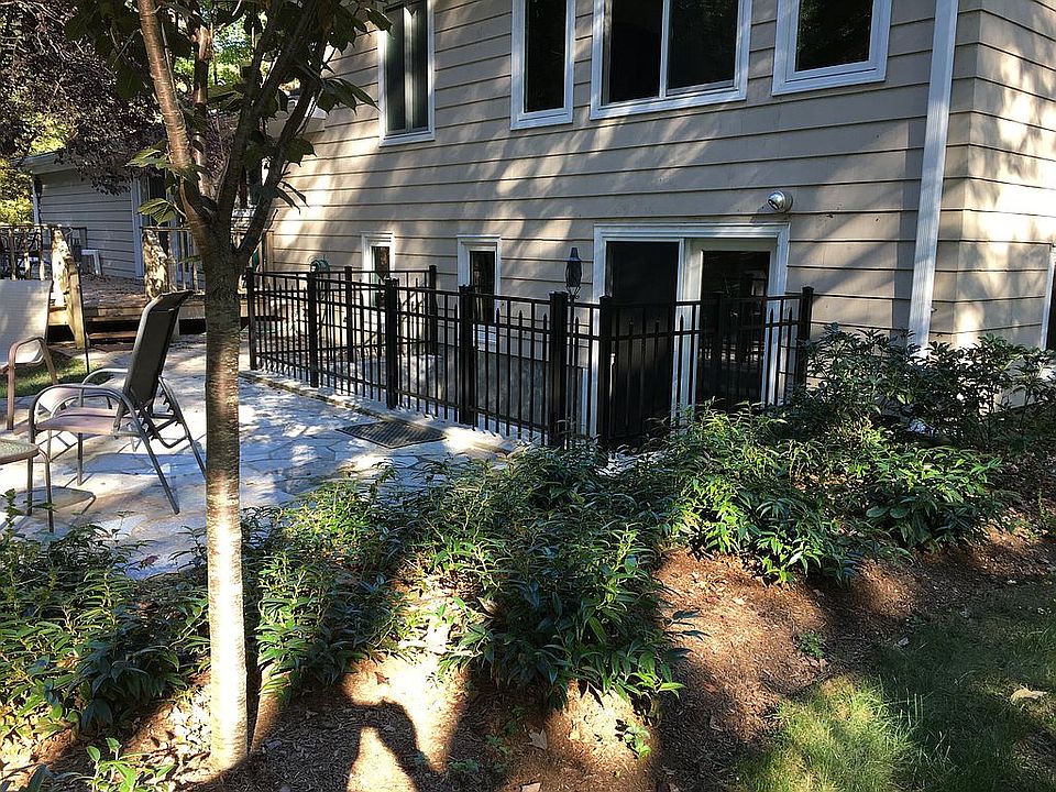 2nd image of 1142 W River St