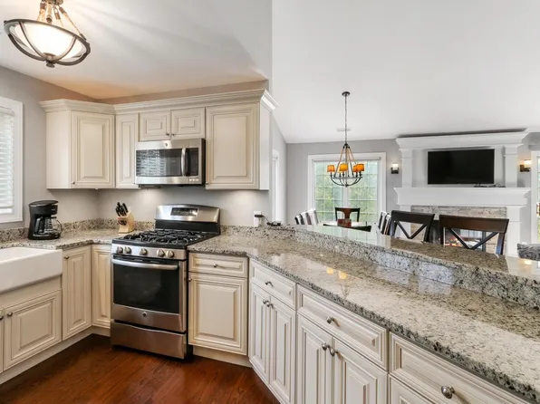973 Lakeland DRIVE #9-77, Lake Geneva, WI 53147