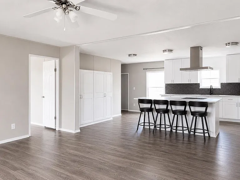 15003 Chaparral Dr — Photo 2