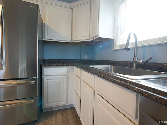 5th image of 5915 Merriman Rd