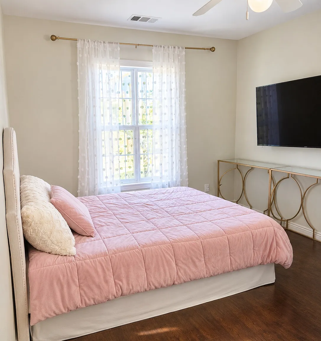 4 bed, 1948 sqft, $1,300 — Photo 1