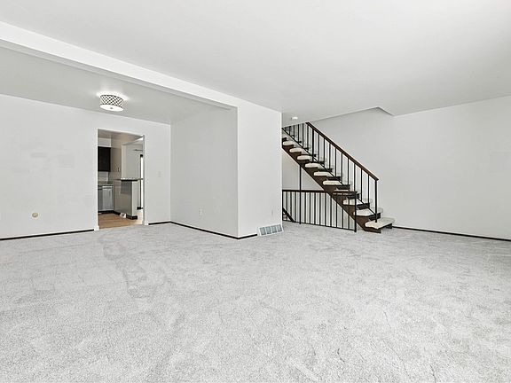5th image of 239 Thornberry Dr