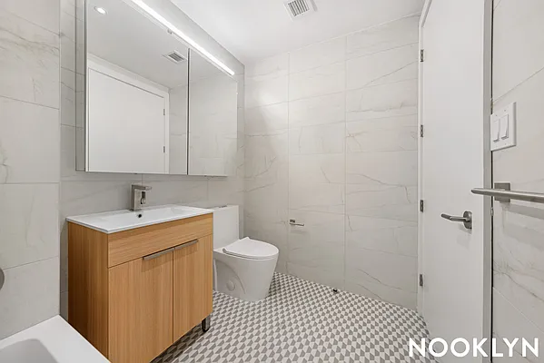 Rented by Nooklyn NYC LLC | media 104