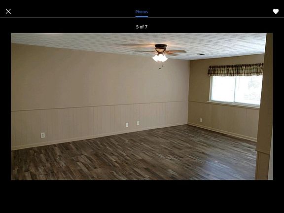 Spacious living room/dining area