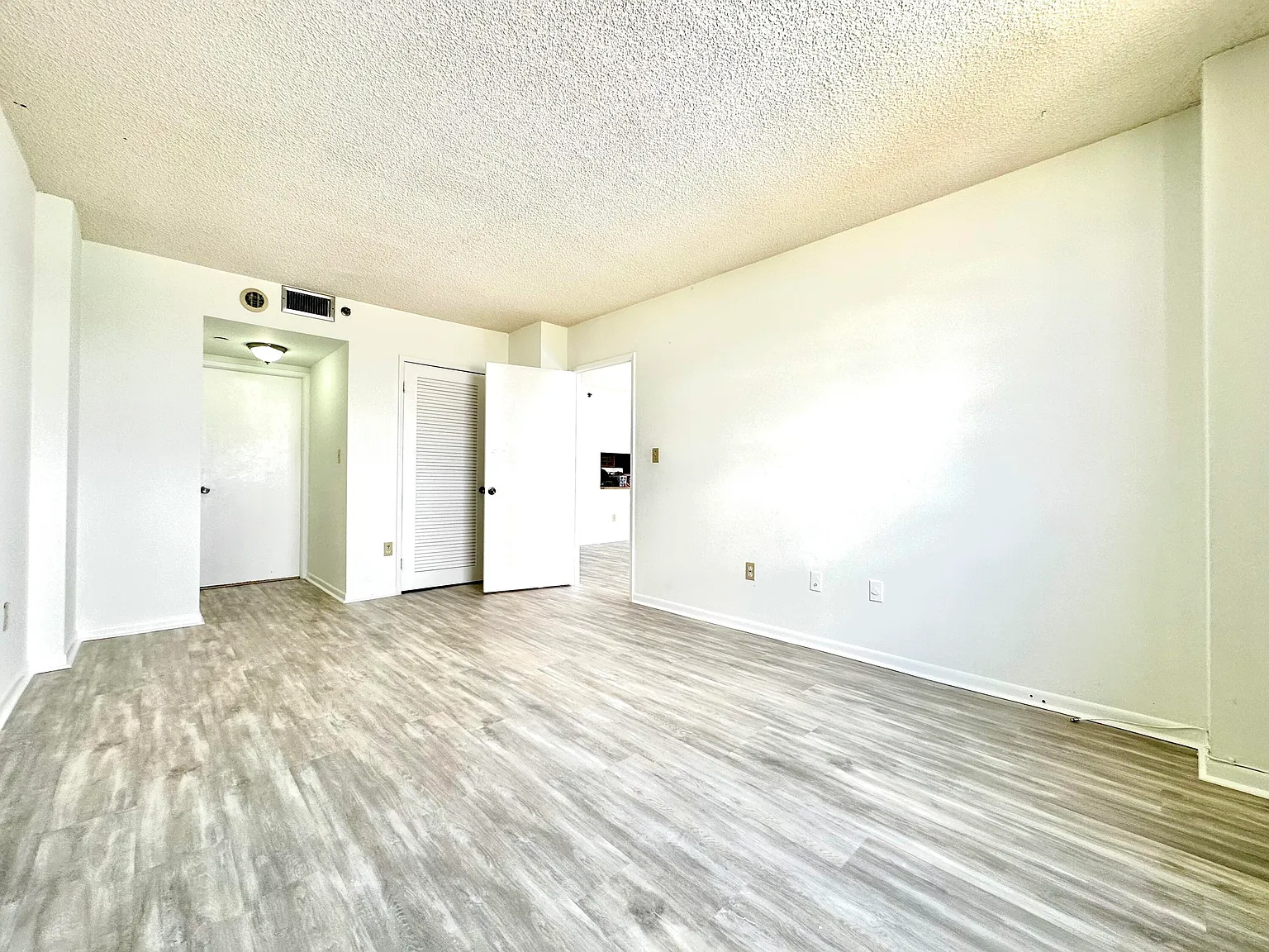 1 bed, 1.0 bath, 782 sqft, $1,750 — Photo 2
