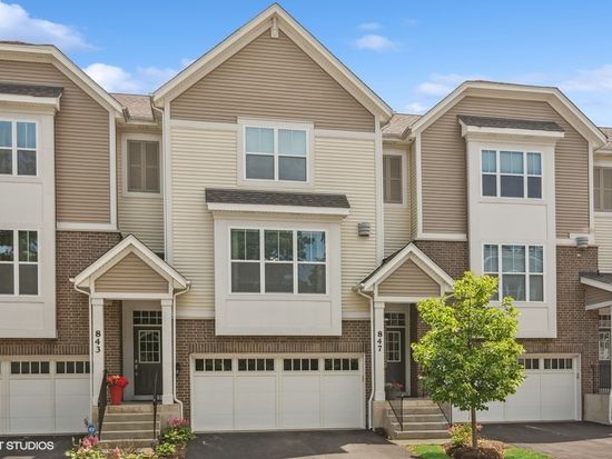 847 W Chase Ln, Palatine, IL 60067