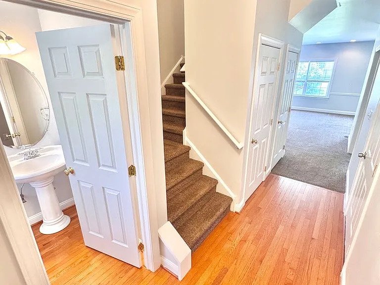 309 Maple Ct — Photo 2
