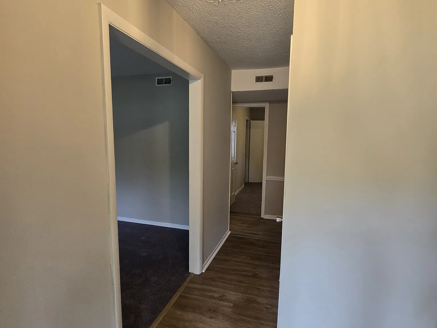 1410 Suterland Road - 1 — Photo 3
