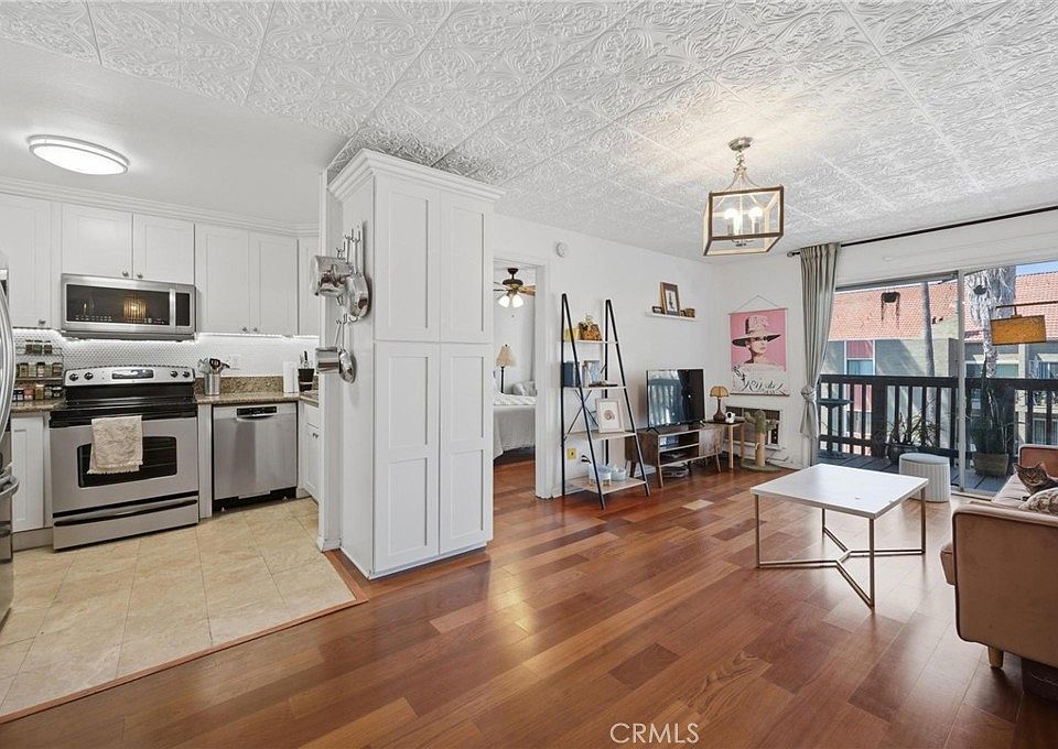 1st image of 525 S Ardmore Ave APT 320