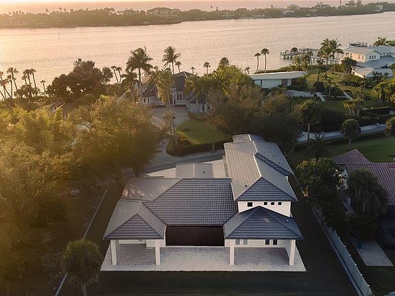 5th image of 2414 Bayshore Rd