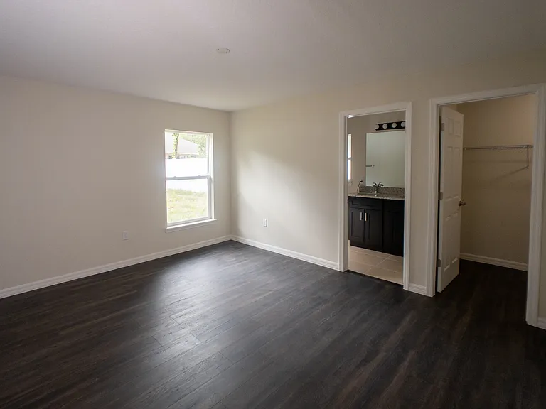 15749 SW 37th Cir — Photo 4