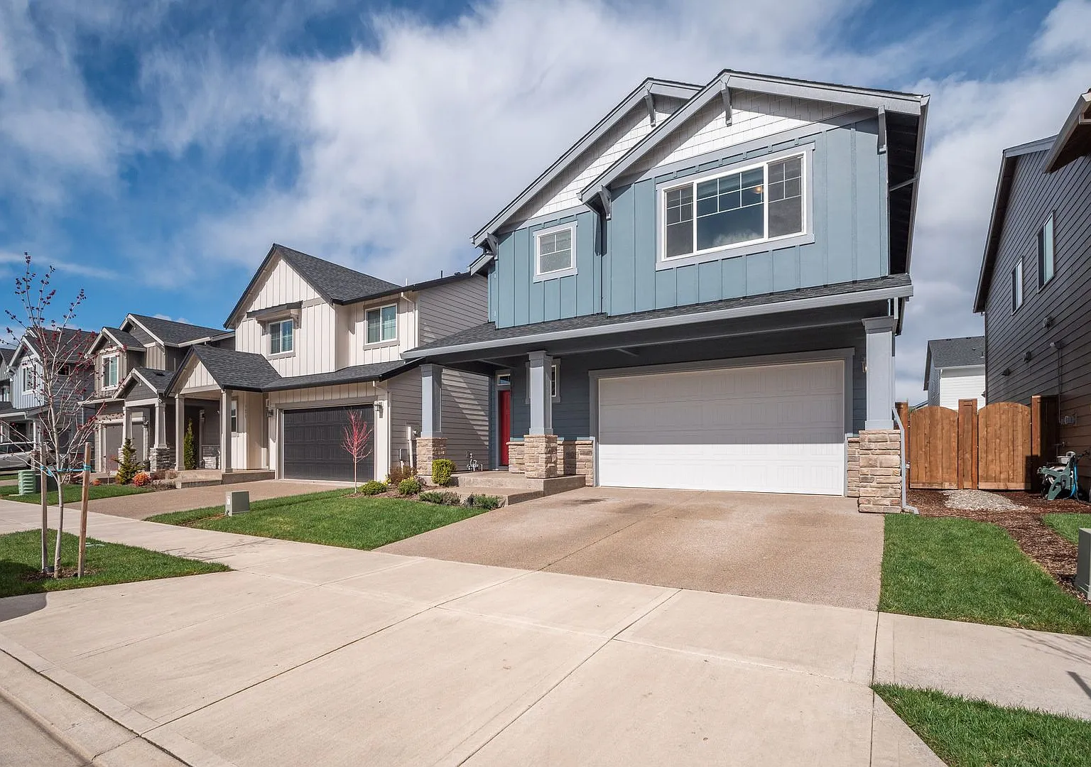 4 bed, 3.0 bath, 2533 sqft, $3,295 — Photo 2