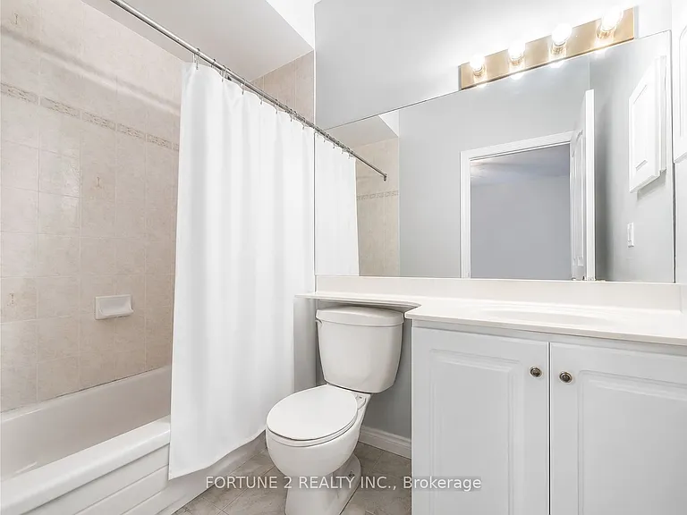 393 King St W #905 — Photo 7