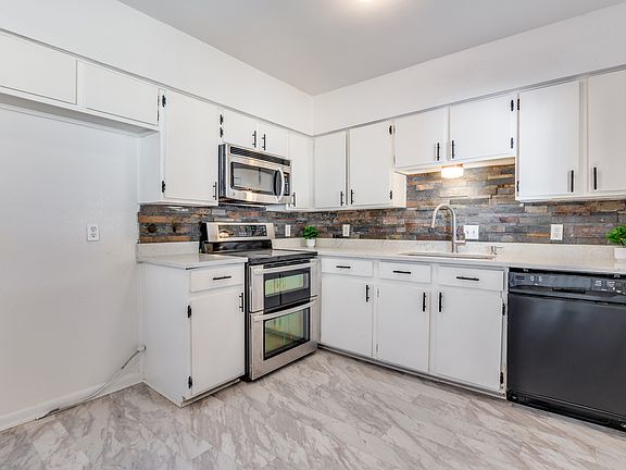 5th image of 823 Ross Ln