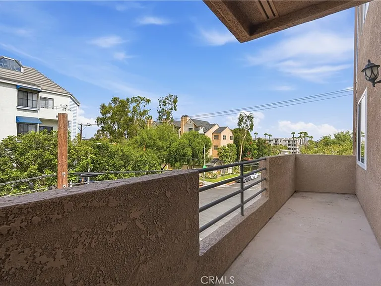 640 W 4th St — Photo 29