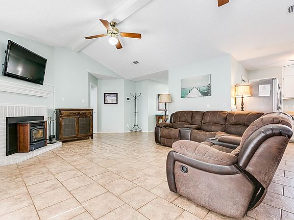 2nd image of 2221 Hillside Dr