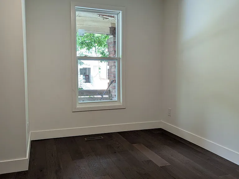 264A Hastings Ave #MAIN — Photo 10