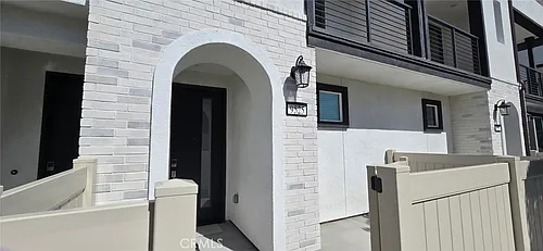 9525 Hannah Way Photo 1
