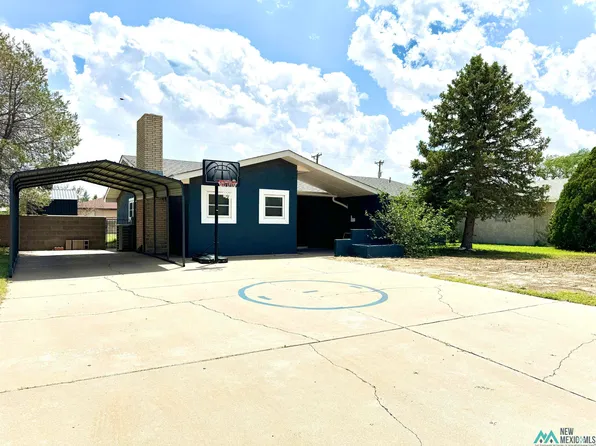 831 W 19th St, Portales, NM 88130