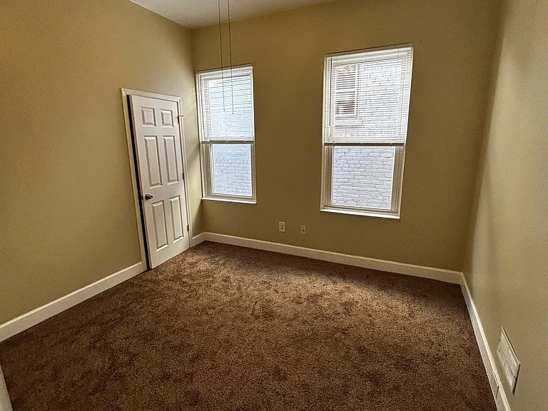 409 E 6th St #2 — Photo 9